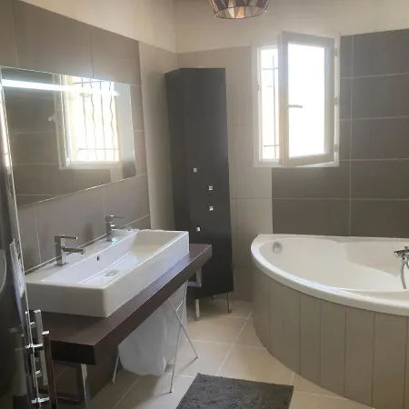 Recente Avec Piscine Privee Villa Les Angles (Gard)